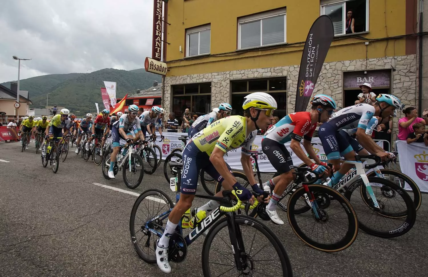 Décimo cuarta etapa de la Vuelta Ciclista a España entre las localidades de Villafranca del Bierzo y Villablino (3)