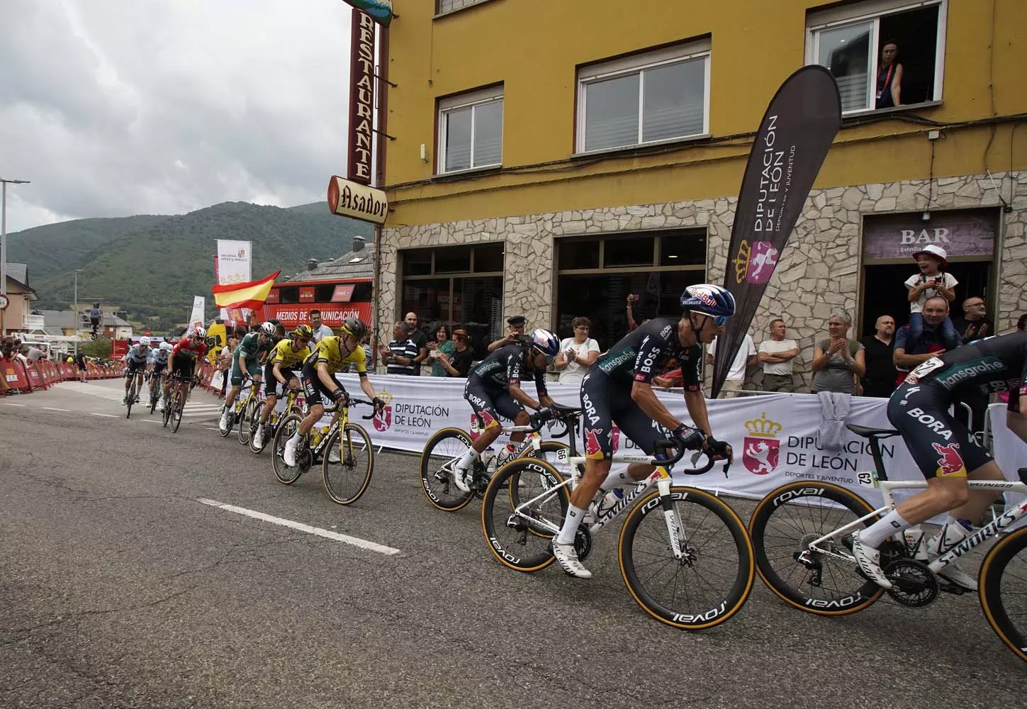 Décimo cuarta etapa de la Vuelta Ciclista a España entre las localidades de Villafranca del Bierzo y Villablino (10)