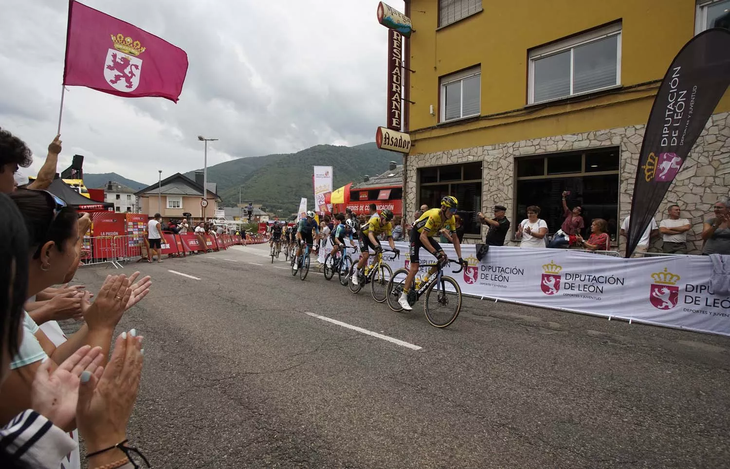 Décimo cuarta etapa de la Vuelta Ciclista a España entre las localidades de Villafranca del Bierzo y Villablino (12)