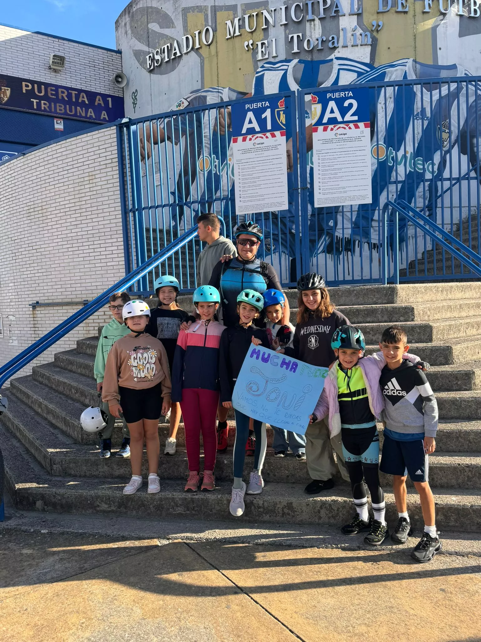 Ponferrada pedalea hacia Santiago para recaudar fondos para Isma en la segunda edición del Camino Solidario