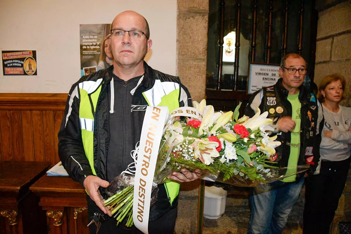 Álbum de fotos de la ofrenda floral motera de las Fiestas de la Encina de Ponferrada