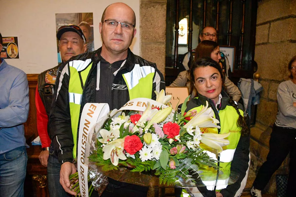 Álbum de fotos de la ofrenda floral motera de las Fiestas de la Encina de Ponferrada