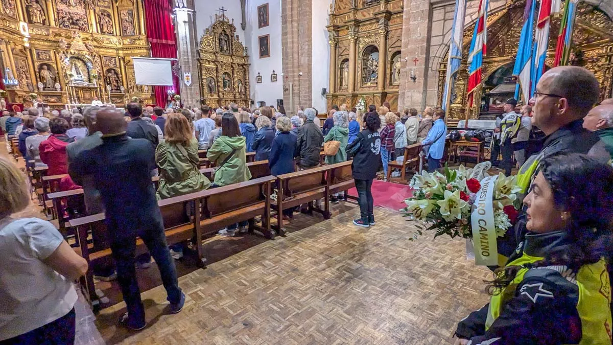 Álbum de fotos de la ofrenda floral motera de las Fiestas de la Encina de Ponferrada