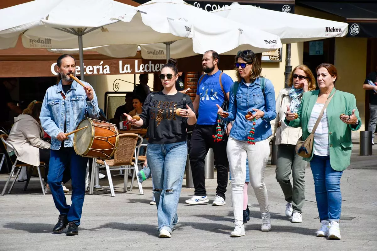 Encuentro de tamboriteros en las Fiestas de la Encina de Ponferrada