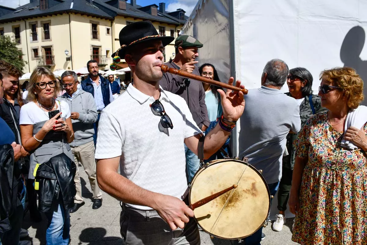 Encuentro de tamboriteros en las Fiestas de la Encina de Ponferrada