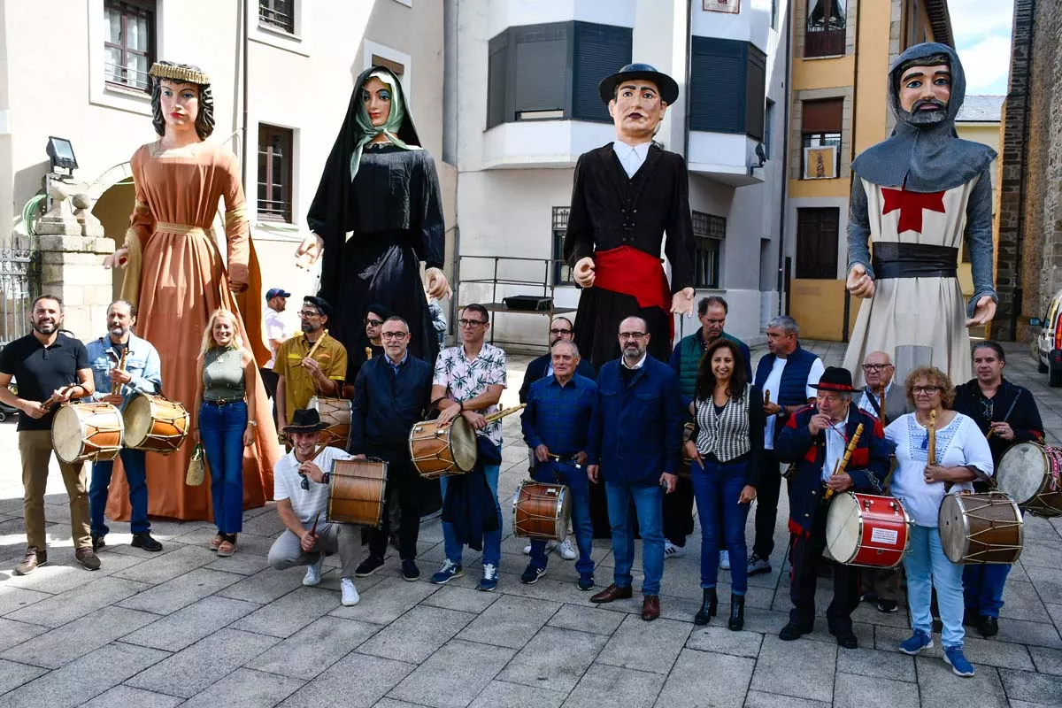 Encuentro de tamboriteros en las Fiestas de la Encina de Ponferrada