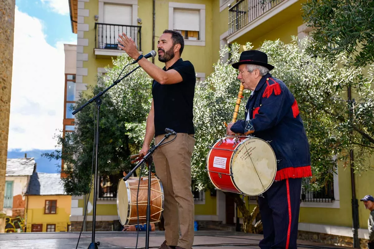 Encuentro de tamboriteros en las Fiestas de la Encina de Ponferrada