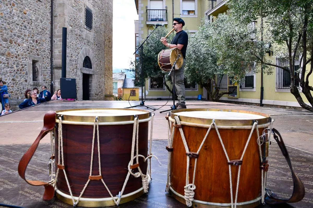 Encuentro de tamboriteros en las Fiestas de la Encina de Ponferrada