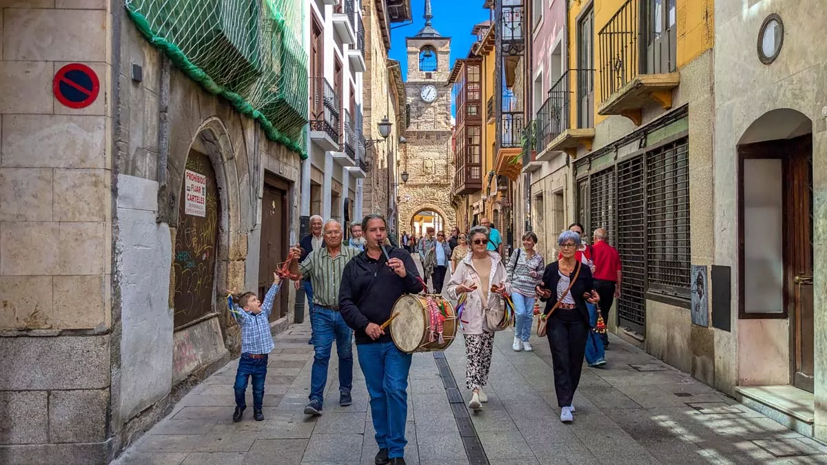 Encuentro de tamboriteros en las Fiestas de la Encina de Ponferrada