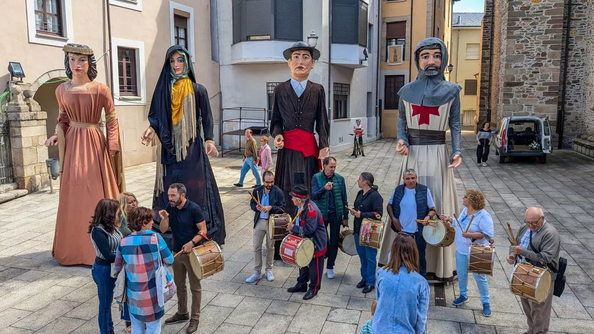 Encuentro de tamboriteros en las Fiestas de la Encina de Ponferrada