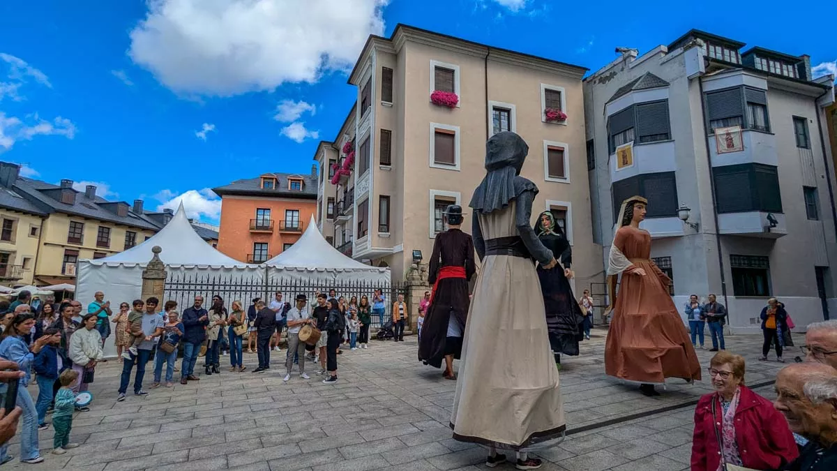 Encuentro de tamboriteros en las Fiestas de la Encina de Ponferrada