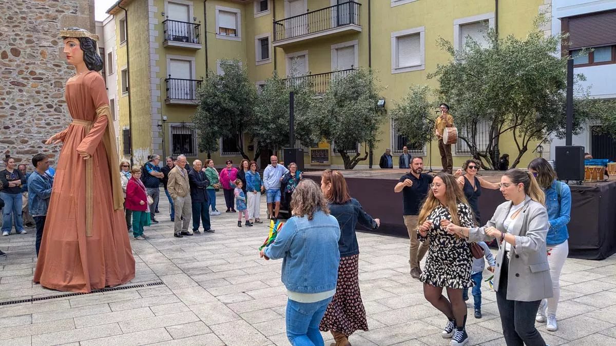 Encuentro de tamboriteros en las Fiestas de la Encina de Ponferrada