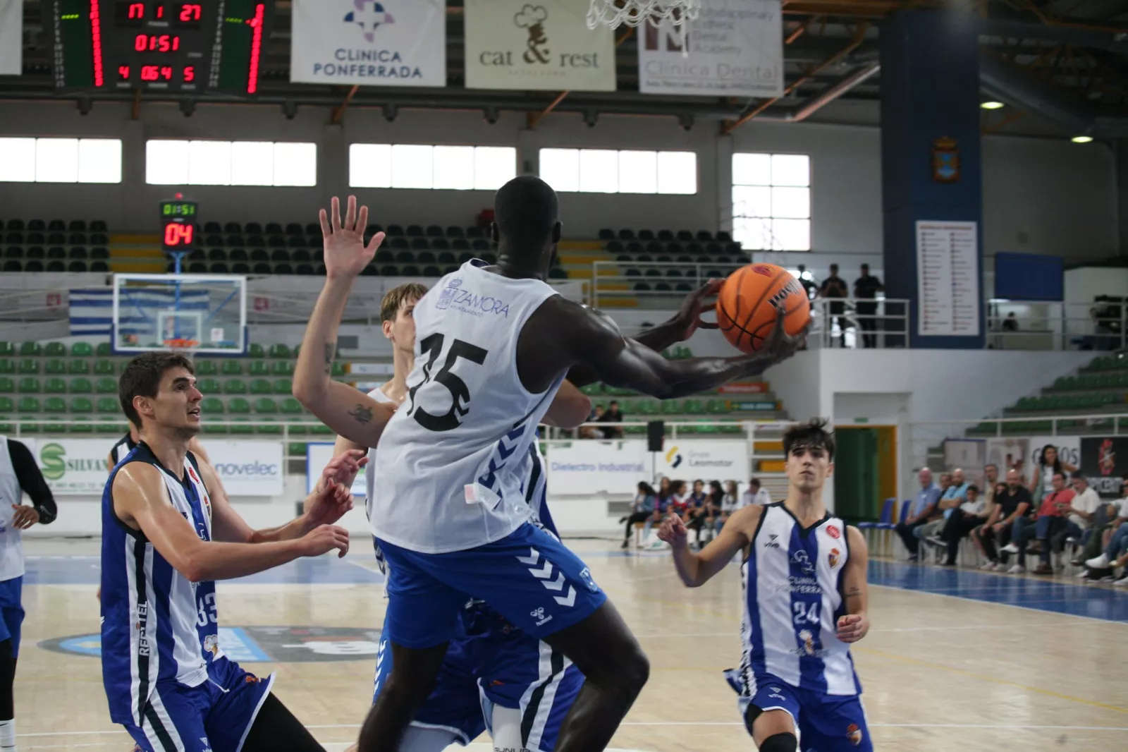 Clínica Ponferrada   Caja Rural Zamora 9