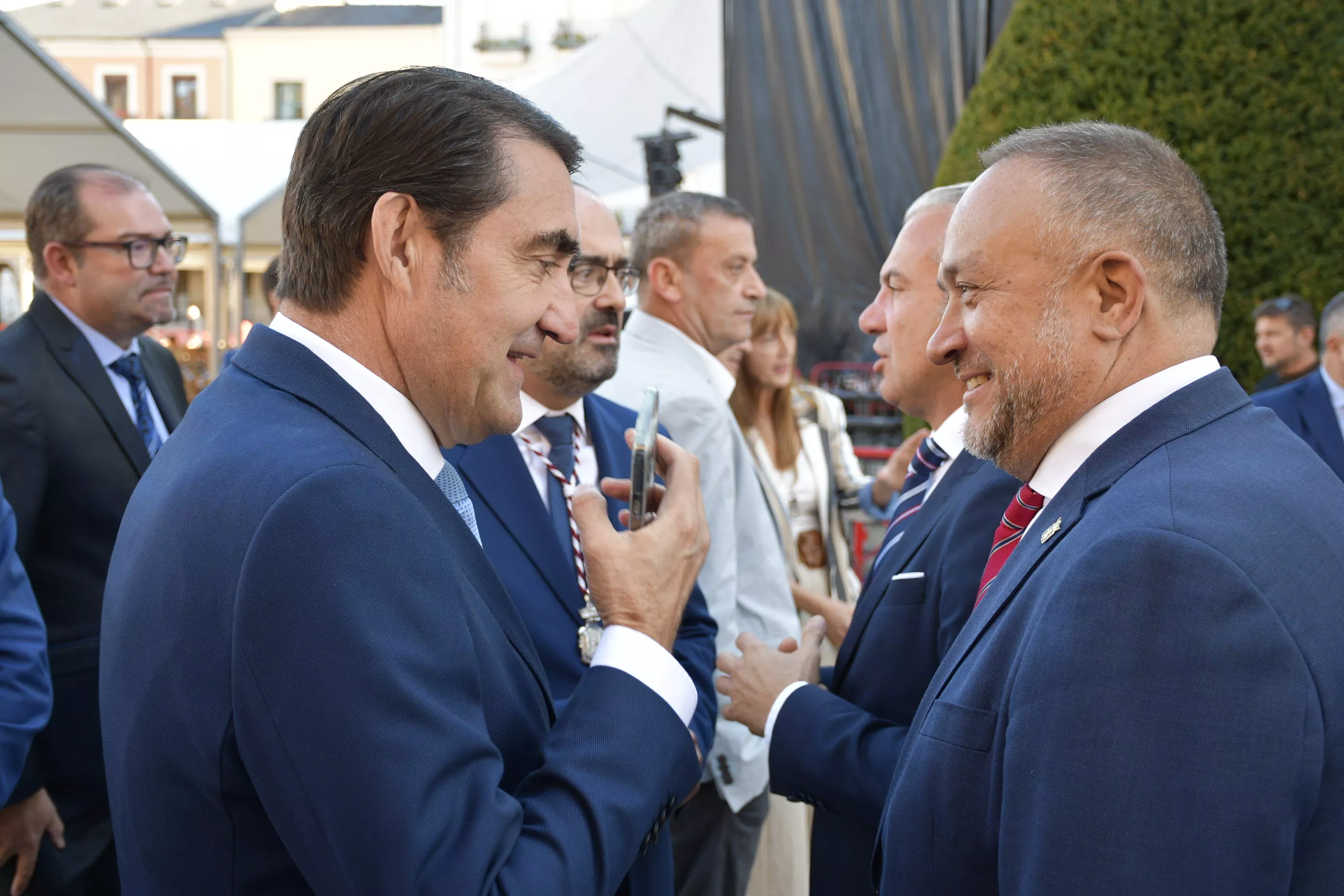 El consejero de Medio Ambiente, Juan Carlos Suárez-Quiñones, junto al presidente de la Diputación, Gerardo Álvarez