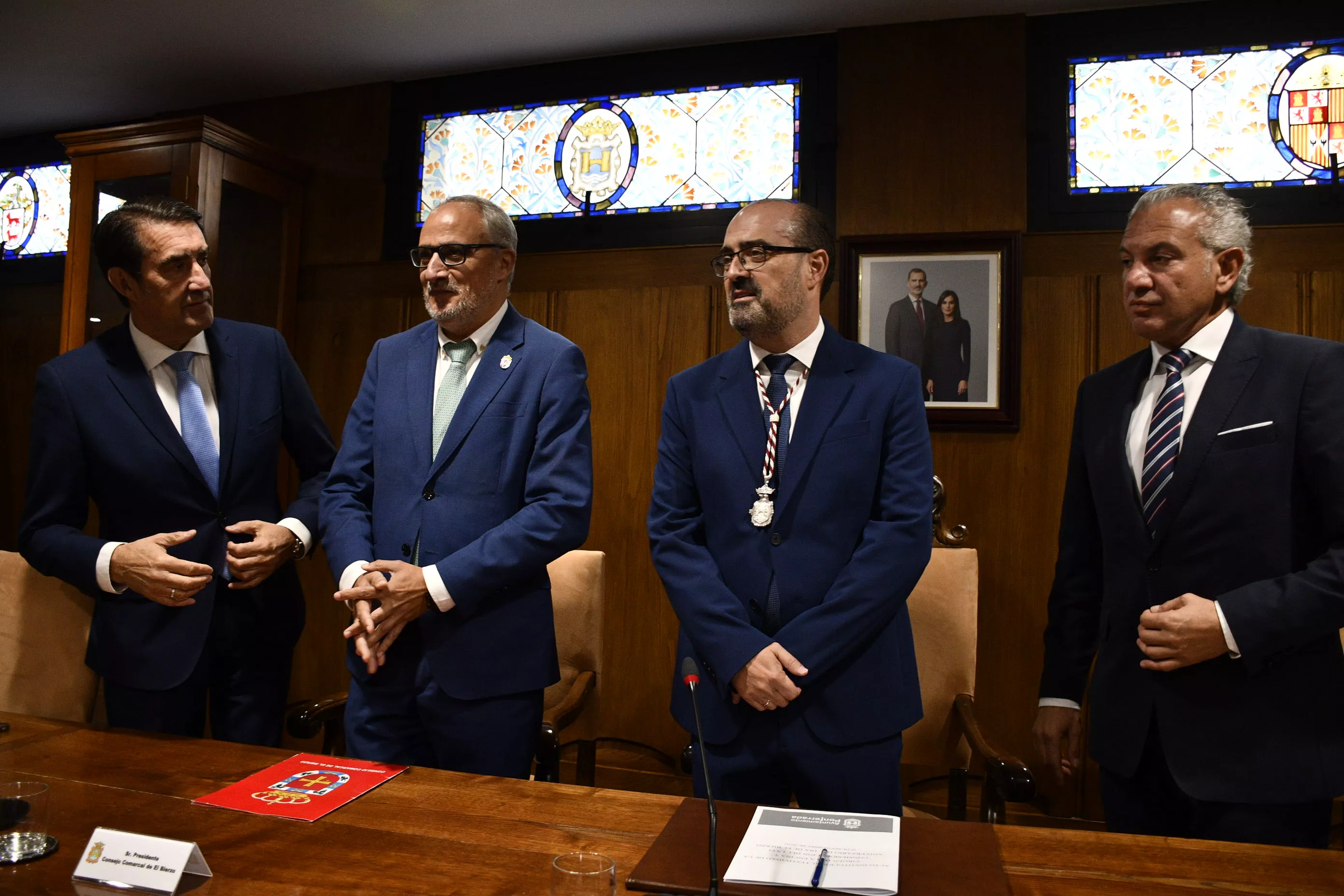 El consejero de Medio Ambiente, Juan Carlos Suárez-Quiñones junto al presidente del CCB, Olegario Ramón, el alcalde de Ponferrada, Marco Morala y el delegado del Gobierno en Castilla y León, Nicanor Sen