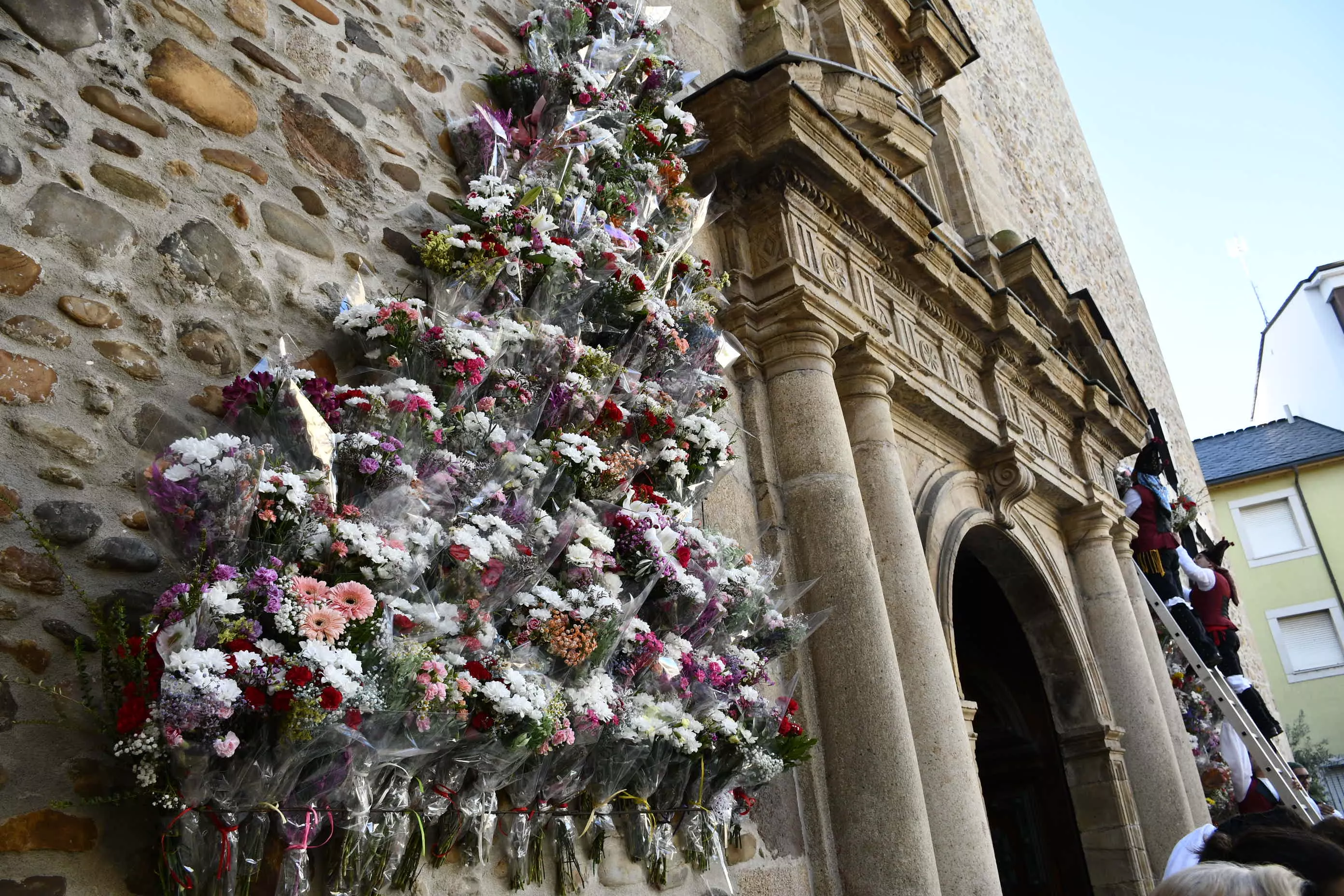 Día del Bierzo y ofrenda a la Virgen de La Encina