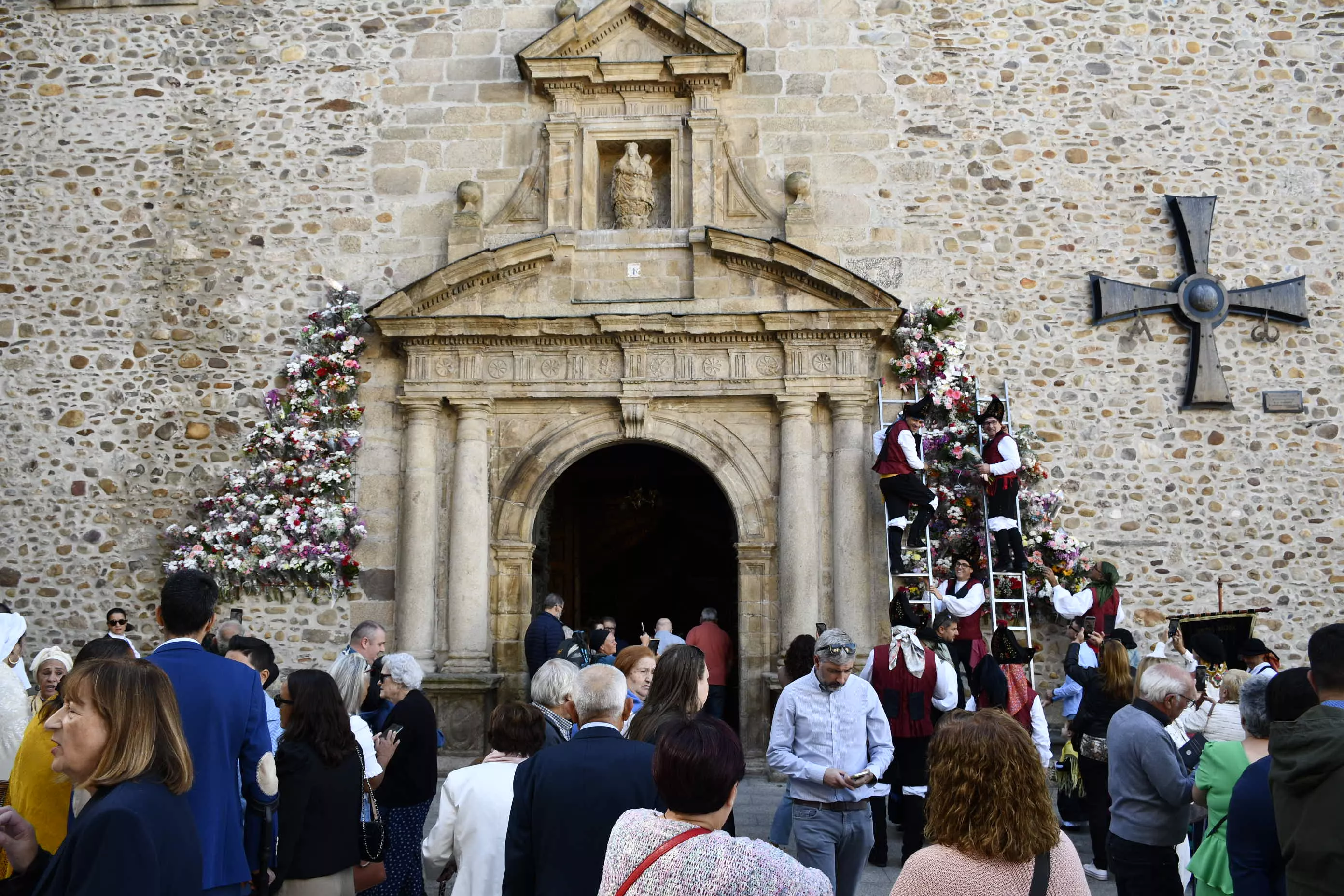 Día del Bierzo y ofrenda a la Virgen de La Encina