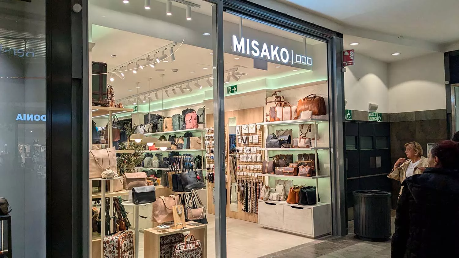 La tienda de bolsos Misako vuelve a Ponferrada