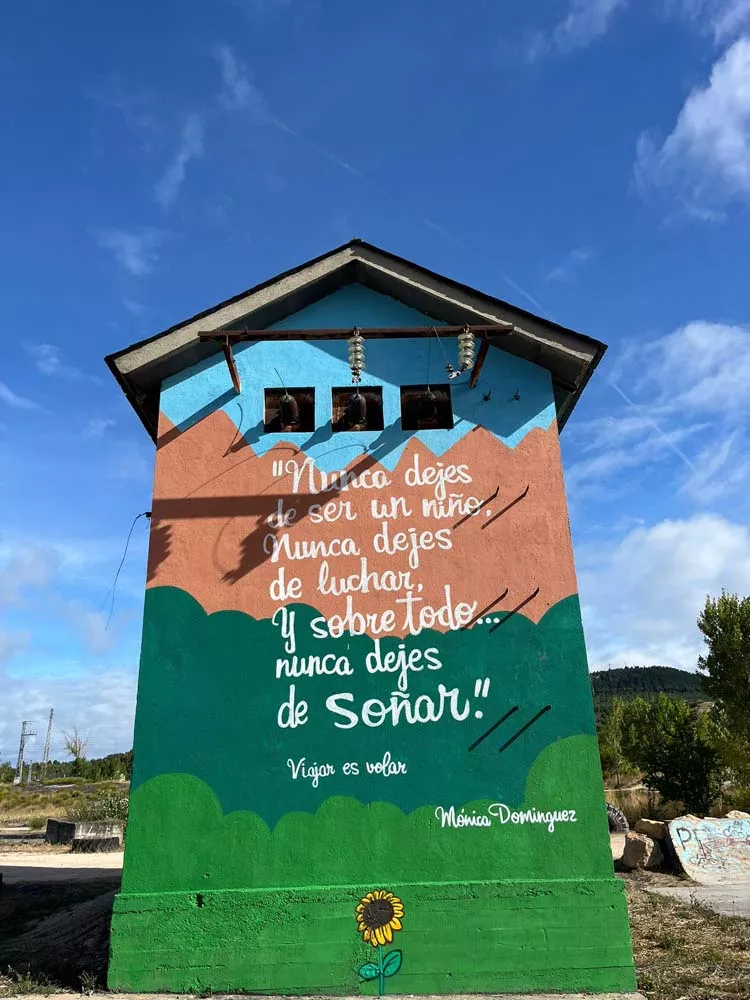 Mural de Mónica Domínguez en el Parque de la Juventud