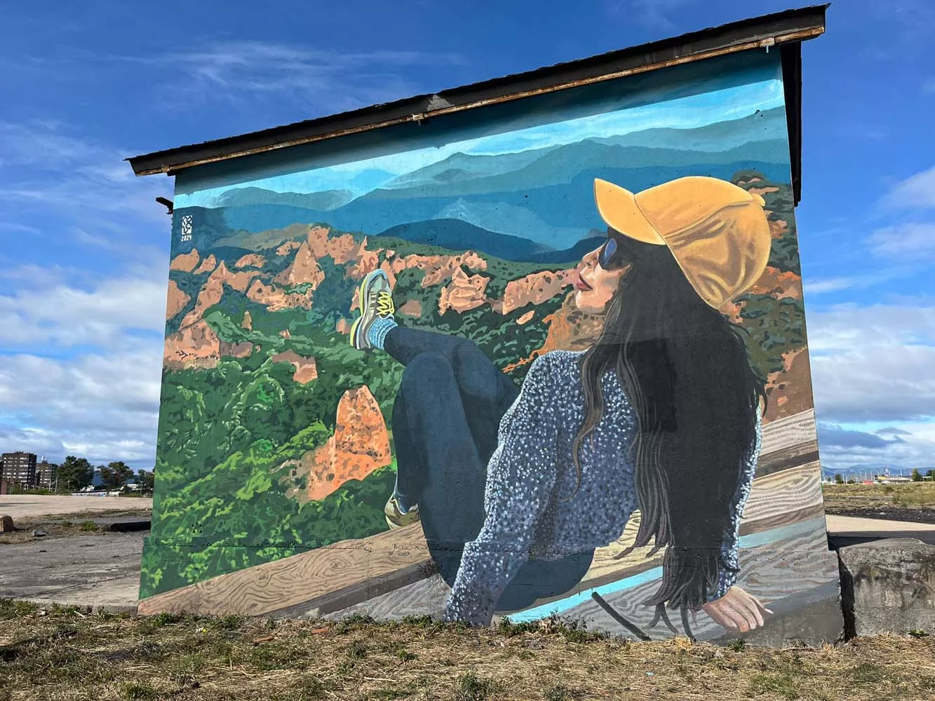 Mural de Mónica Domínguez en el Parque de la Juventud 