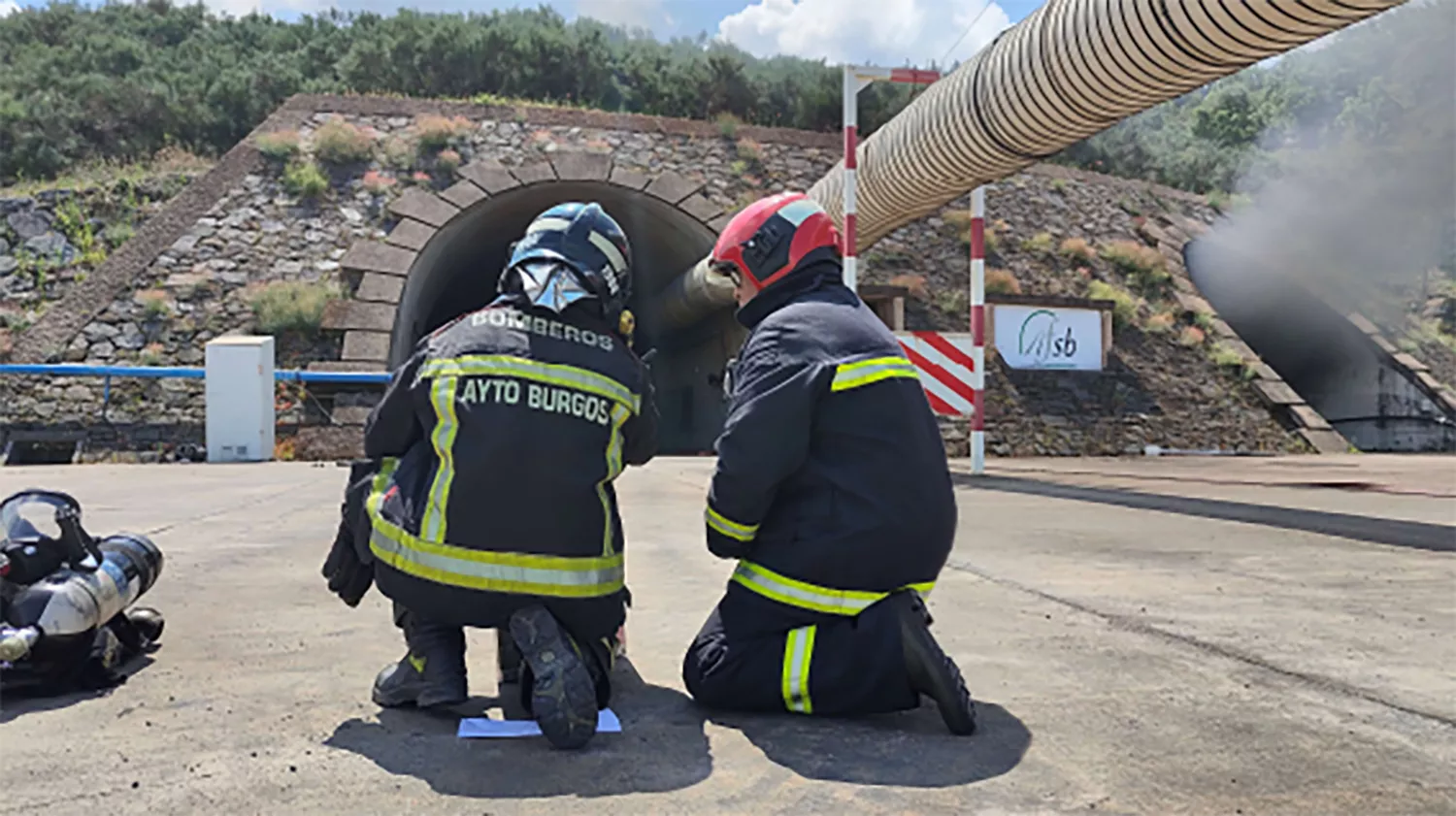 Bomberos de Castilla y León y Portugal se forman en incendios en túneles en la Fundación Santa Bárbara