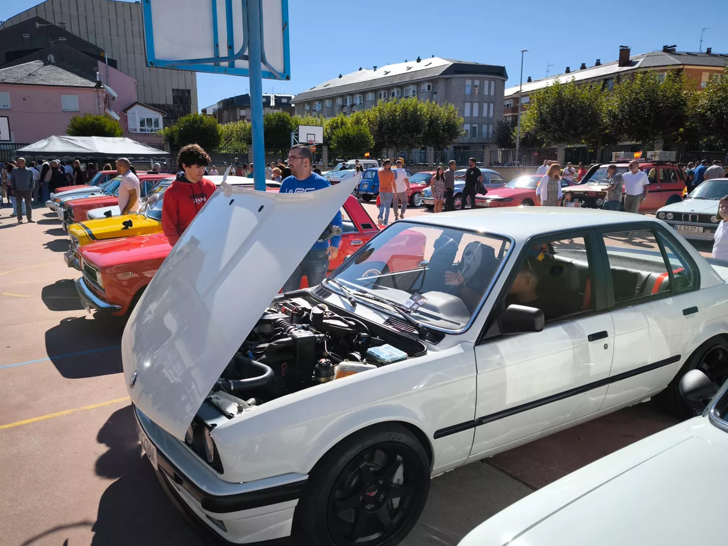 Coches clásicos en Bembibre (19)