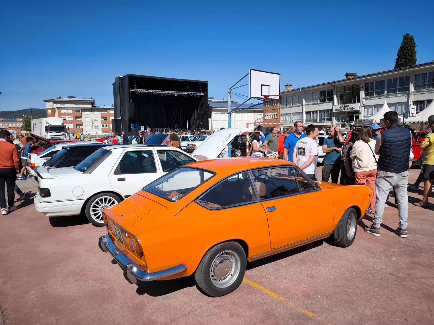 Coches clásicos en Bembibre (37)