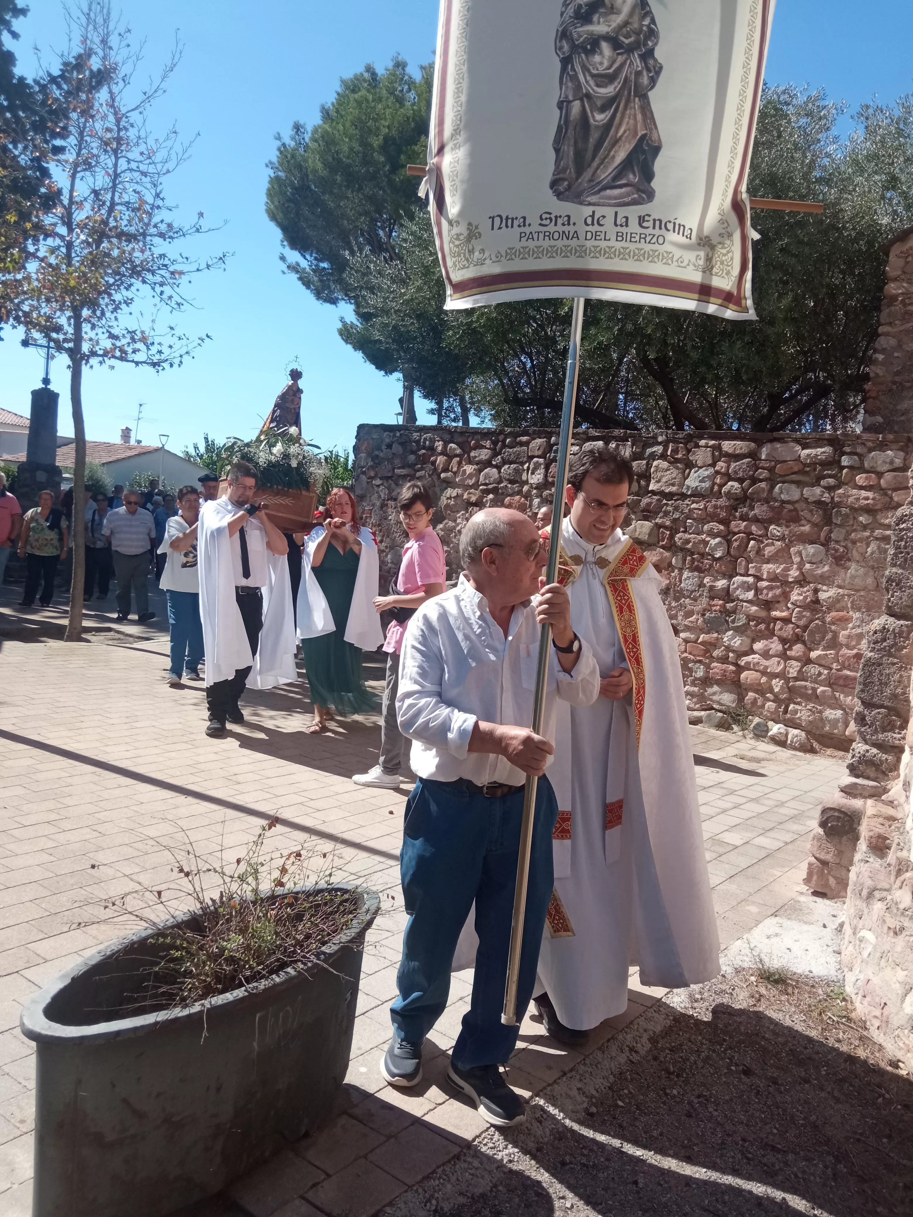 La Virgen de La Encina también recibe el afecto de la Asociación de Bercianos en Cataluña con una romería en Polinyá​​ (Barcelona) 