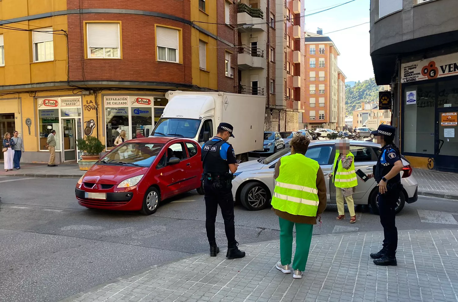 Accidente entre dos coches en el centro de Ponferrada