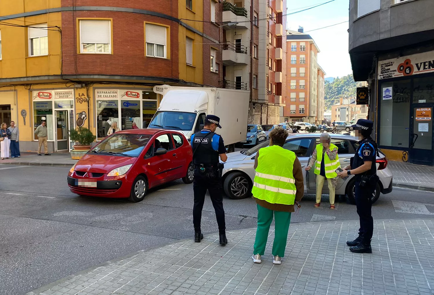 Accidente entre dos coches en el centro de Ponferrada