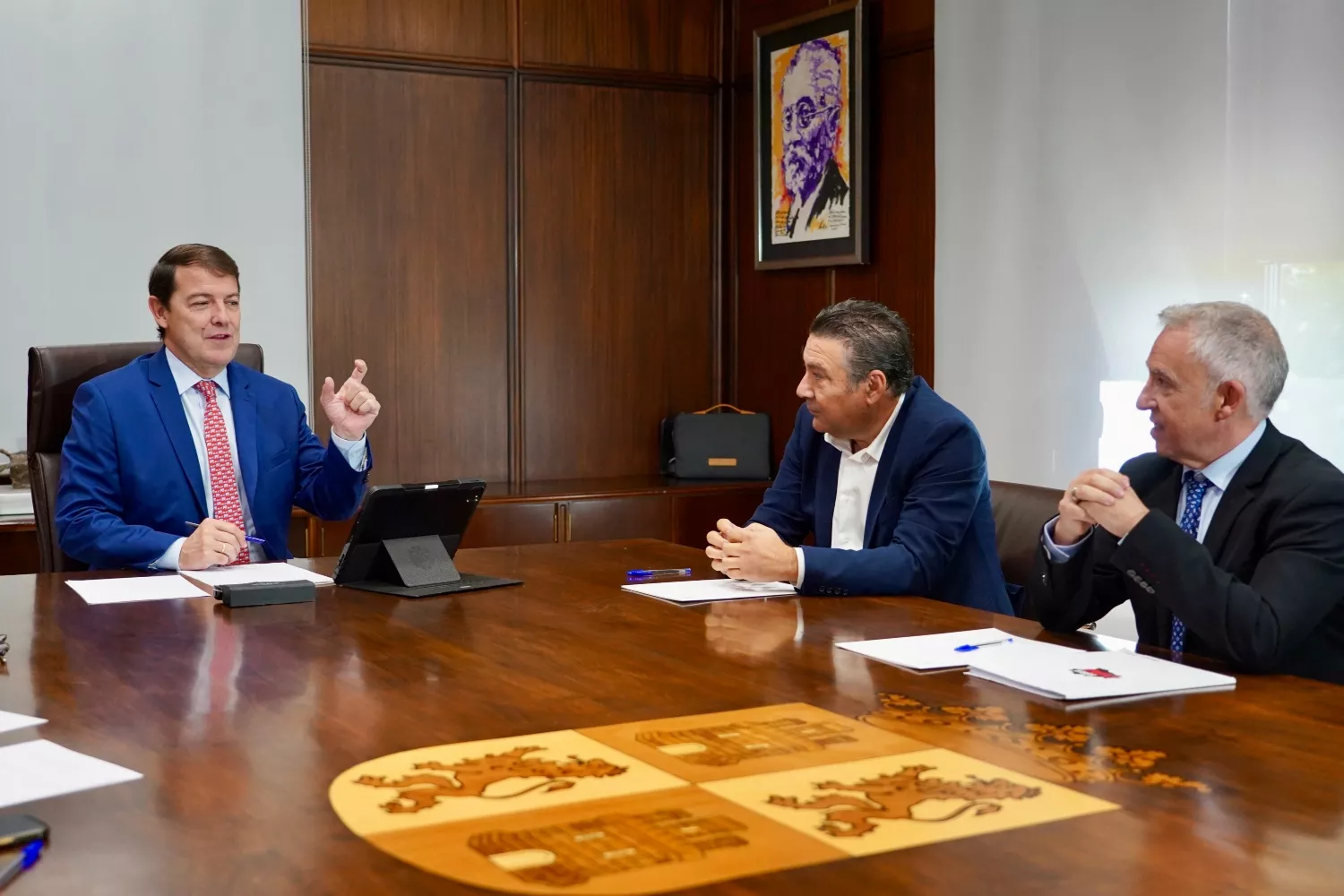 El presidente de la Junta, Alfonso Fernández Mañueco, recibe a los portavoces de UPL, Luis Mariano