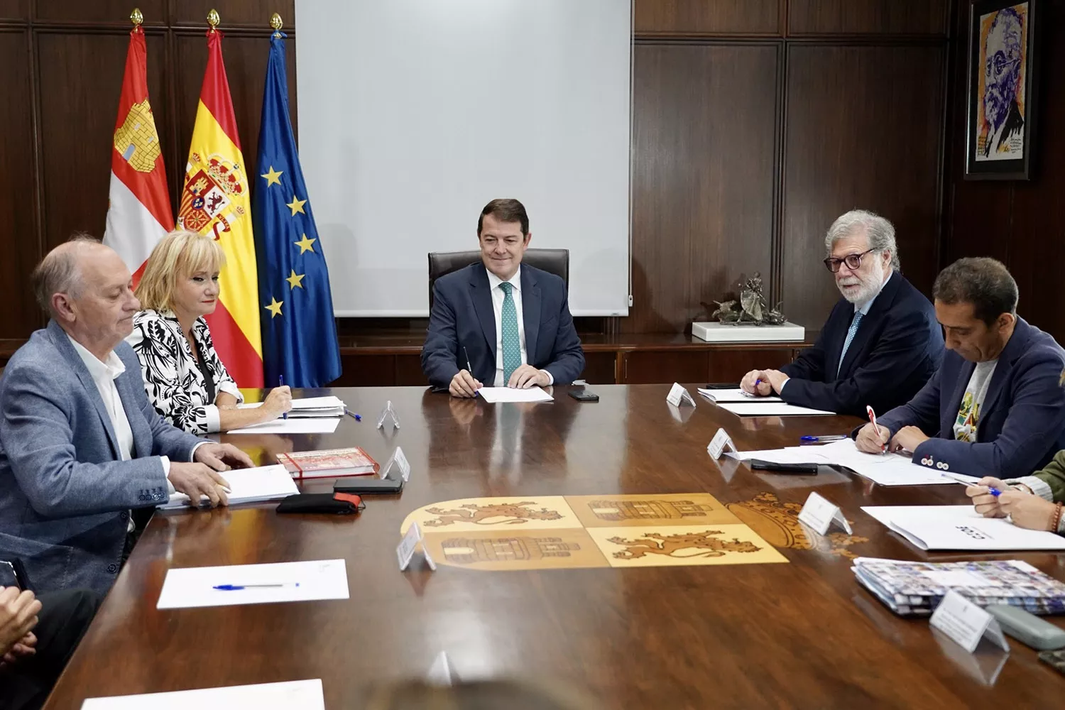 El presidente de la Junta de Castilla y León, Alfonso Fernández Mañueco, mantiene un encuentro con los agentes sociales y económicos del Diálogo Social de Castilla y León El presidente de la Junta de Castilla y León, Alfonso Fernández Mañueco, mantiene un encuentro con los agentes sociales y económicos del Diálogo Social de Castilla y León | Leticia Pérez - ICAL