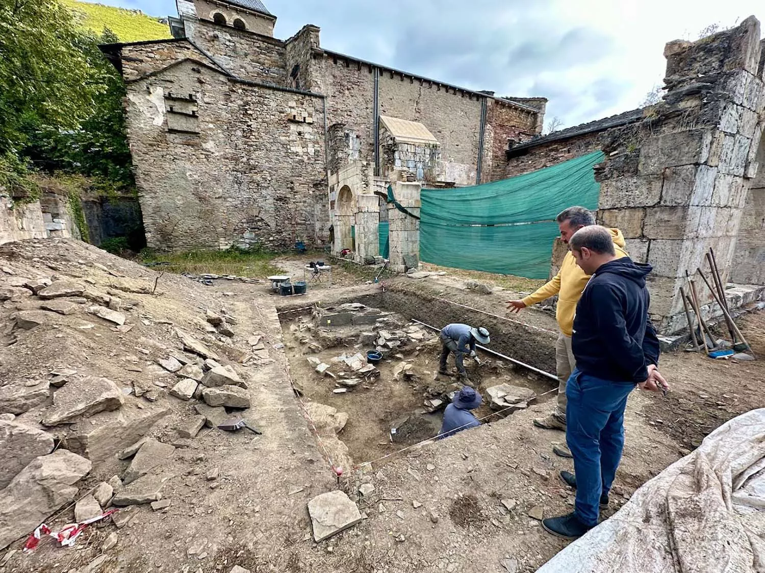 Finalizan las excavaciones arqueológicas en el Monasterio de Montes de Valdueza con el hallazgo de estructuras religiosas del siglo X