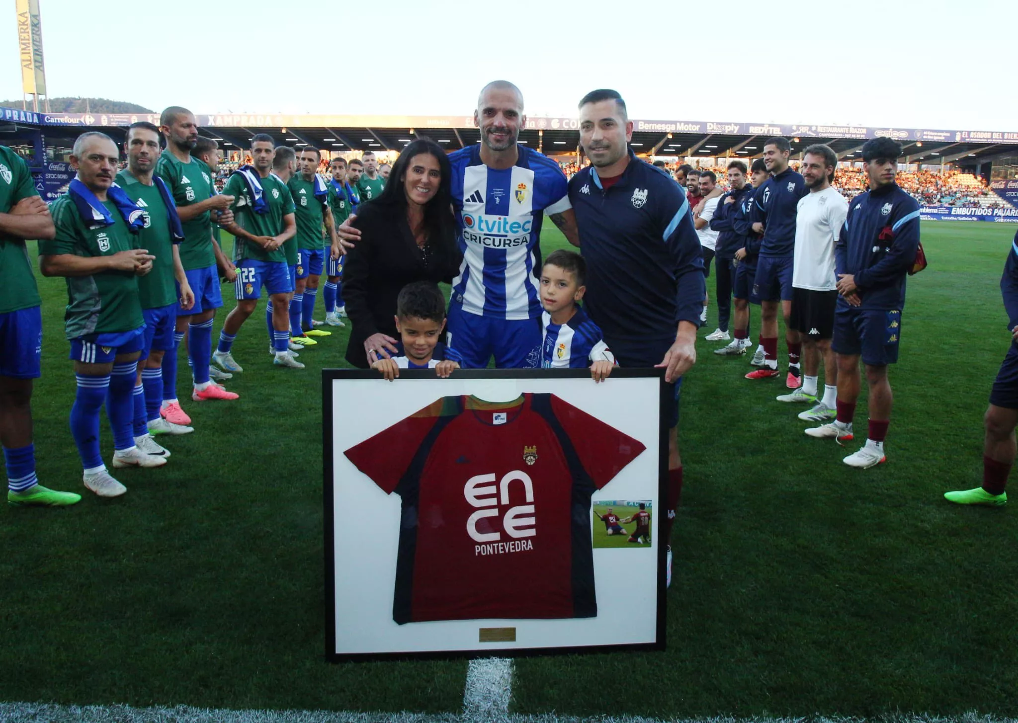 Emotiva retirada de Yuri en El Toralín | Foto: Ponferradina