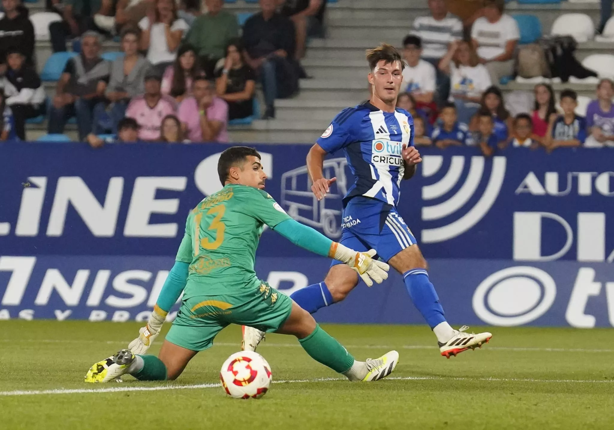 Emotiva retirada de Yuri en El Toralín | Foto: Ponferradina