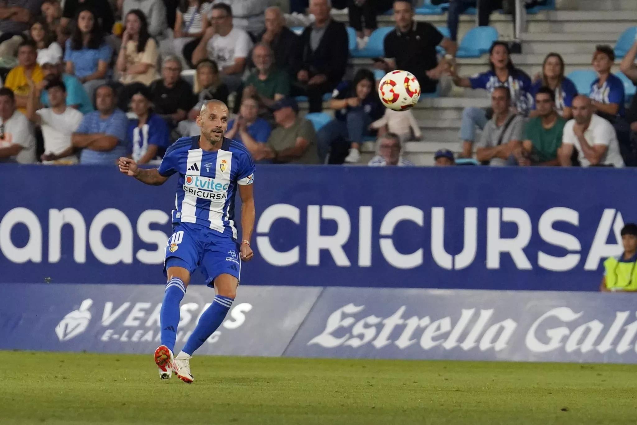 Emotiva retirada de Yuri en El Toralín | Foto: Ponferradina