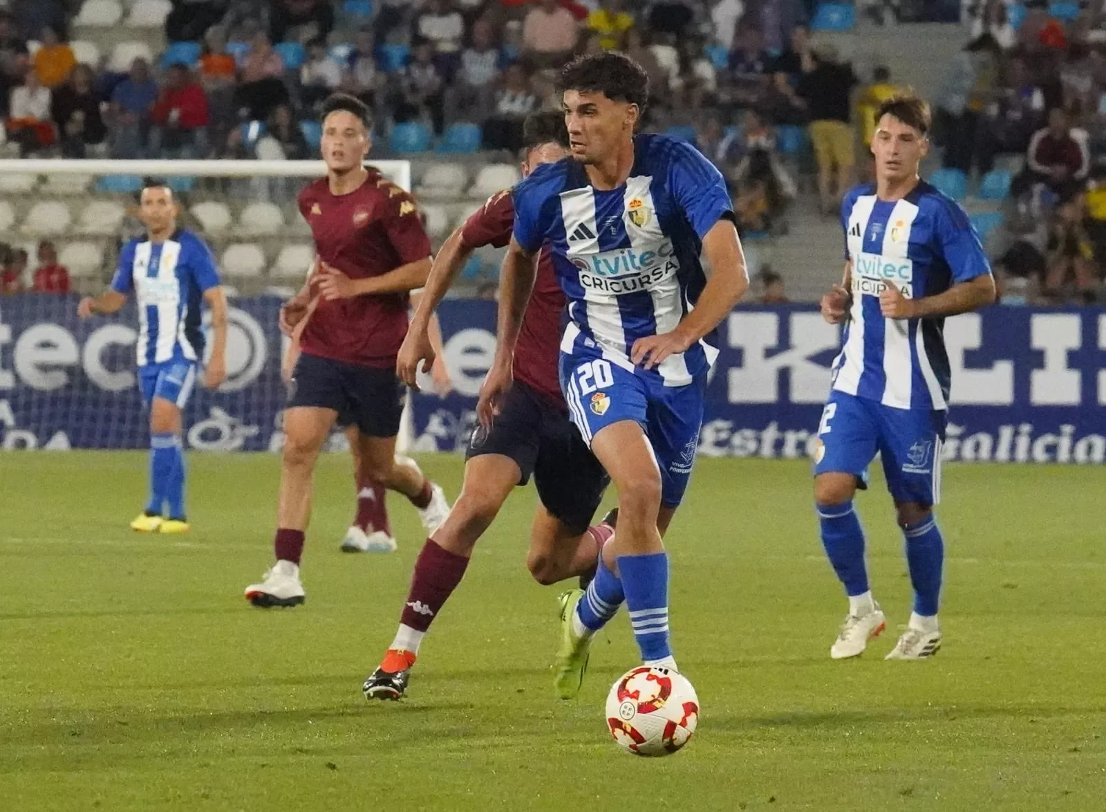 Emotiva retirada de Yuri en El Toralín | Foto: Ponferradina