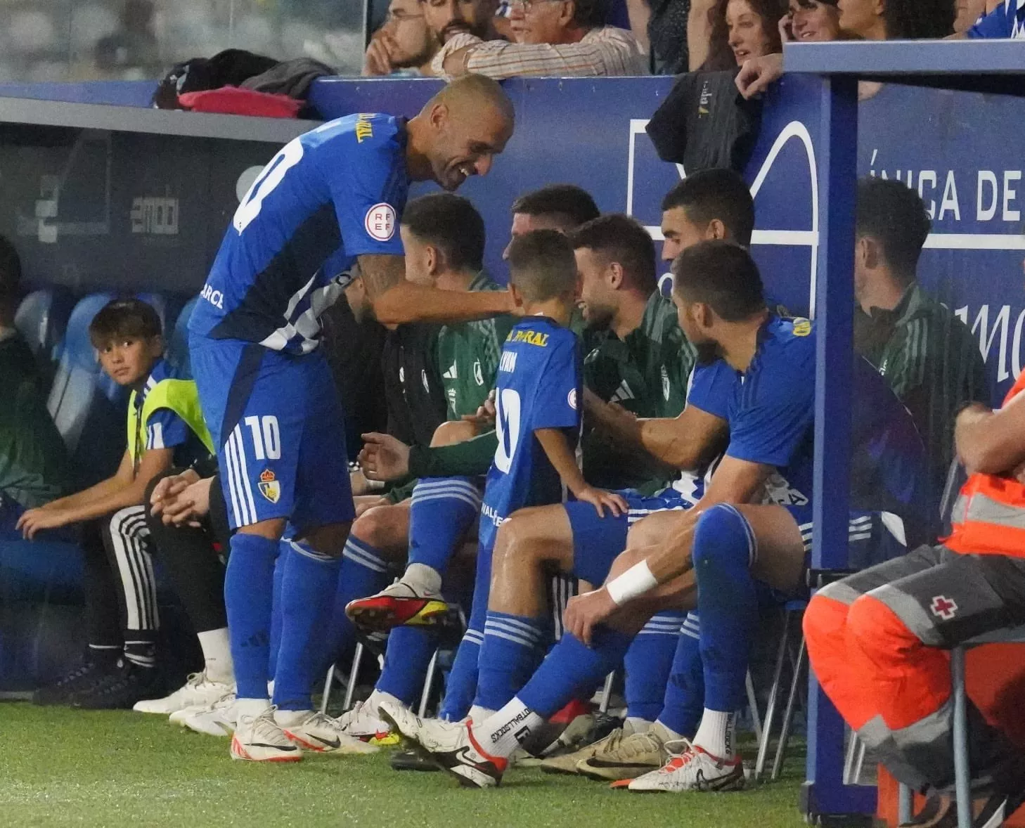 Emotiva retirada de Yuri en El Toralín | Foto: Ponferradina