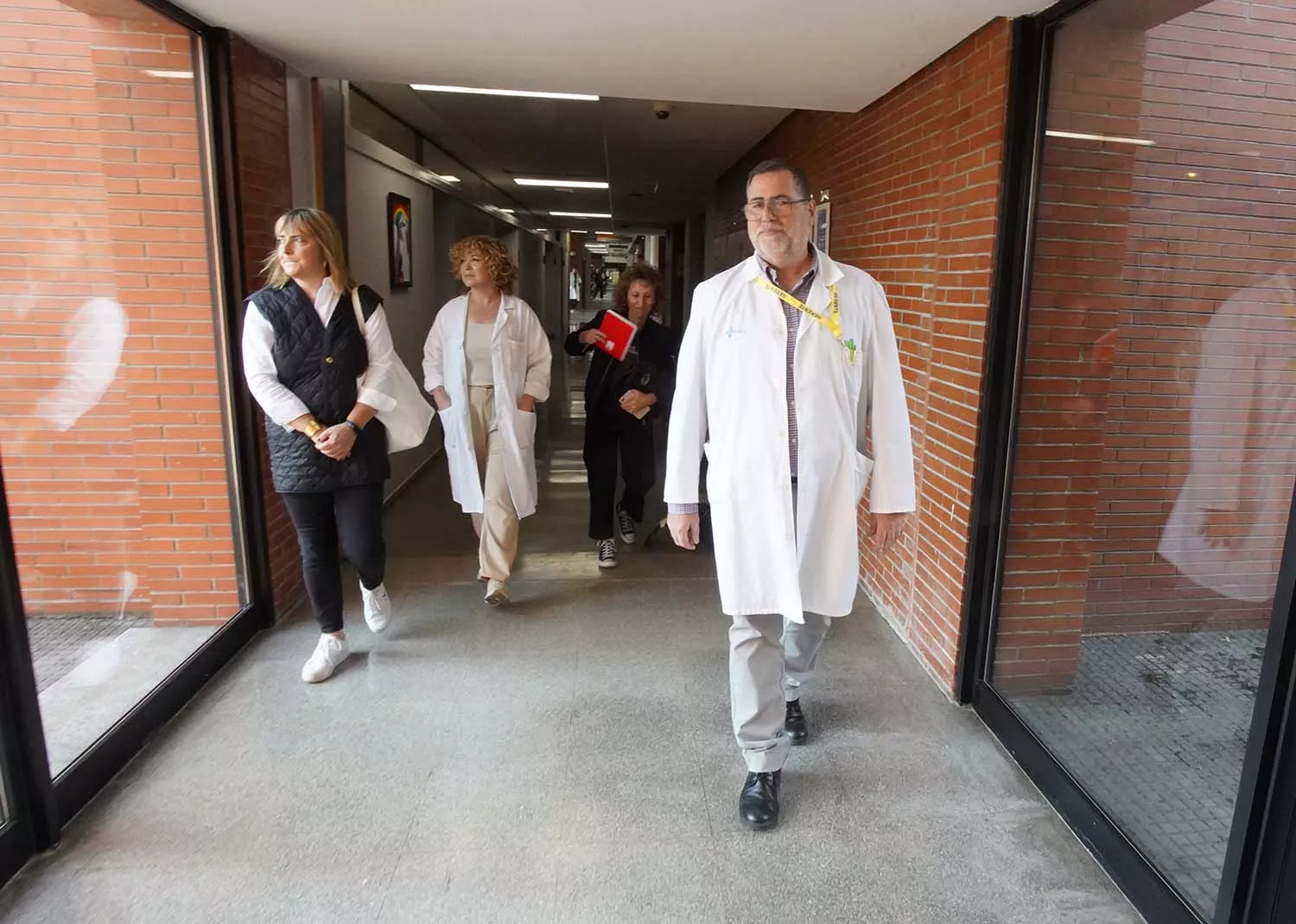 César SánchezICAL. El nuevo gerente del hospital El Bierzo de Ponferrada, Juan Ortiz de Saracho, durante su comparecencia de esta mañana para informar sobre el servicio de oncología del centro