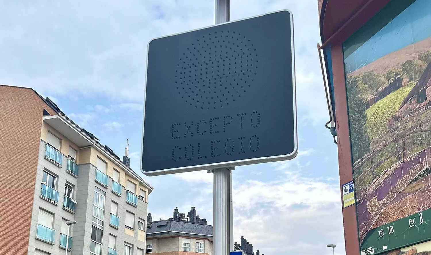 Comienza la prueba piloto para regular el tráfico en el acceso al colegio San Antonio de Ponferrada