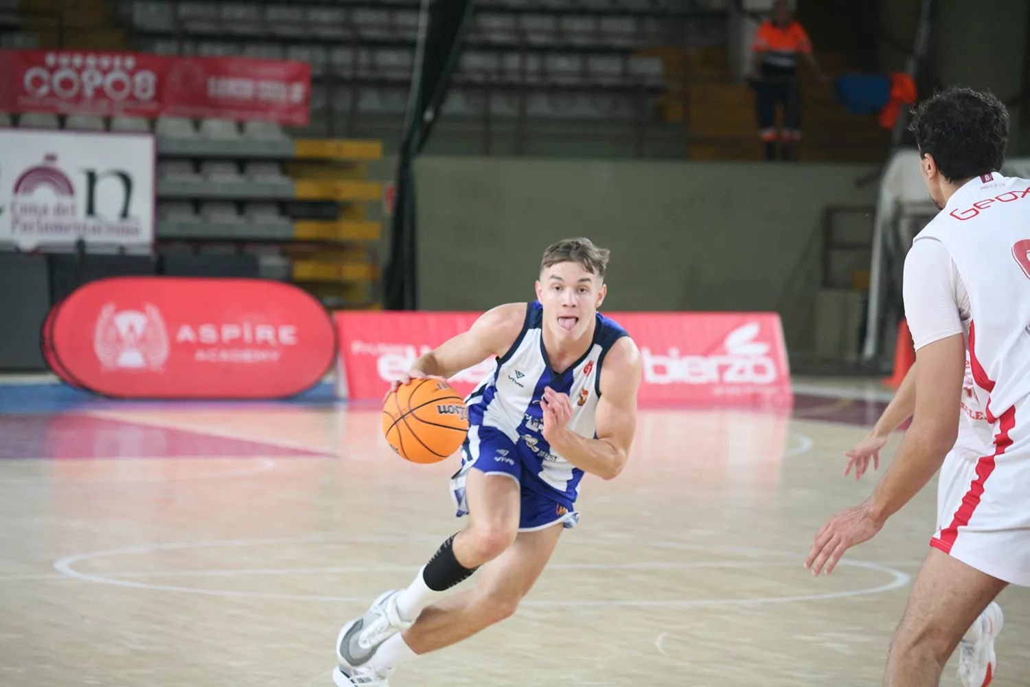 Clínica Ponferrada SDP acaricia la Copa CyL tras vencer a la Cultural Leonesa