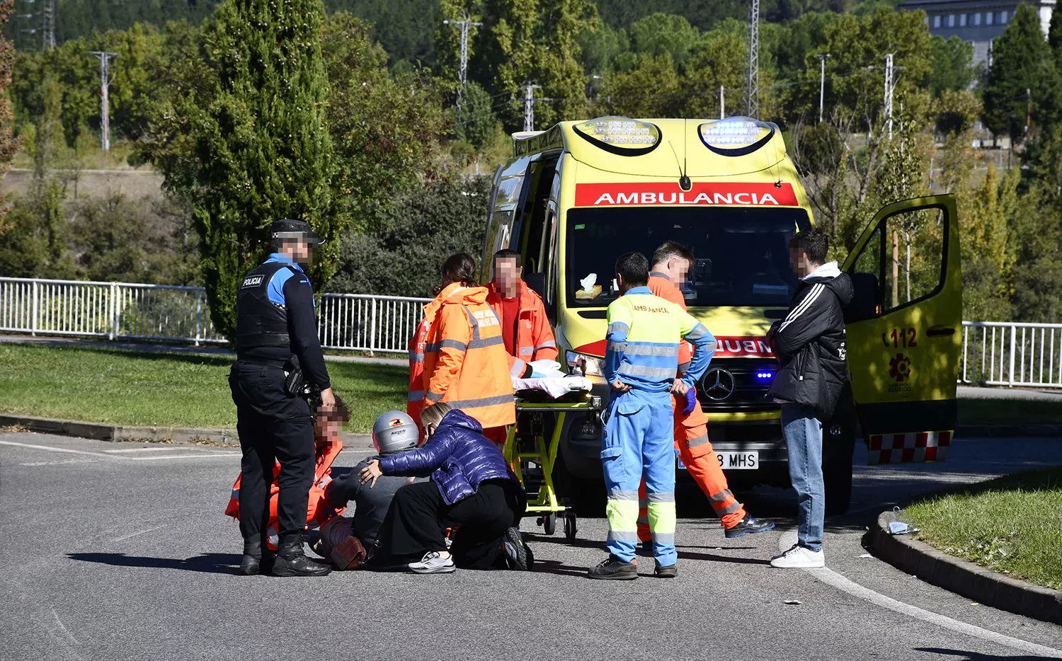 Herido un motorista tras una colisión con un turismo en la Avenida América de Ponferrada