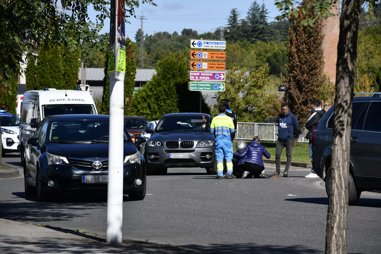 Herido un motorista tras una colisión con un turismo en la Avenida América de Ponferrada