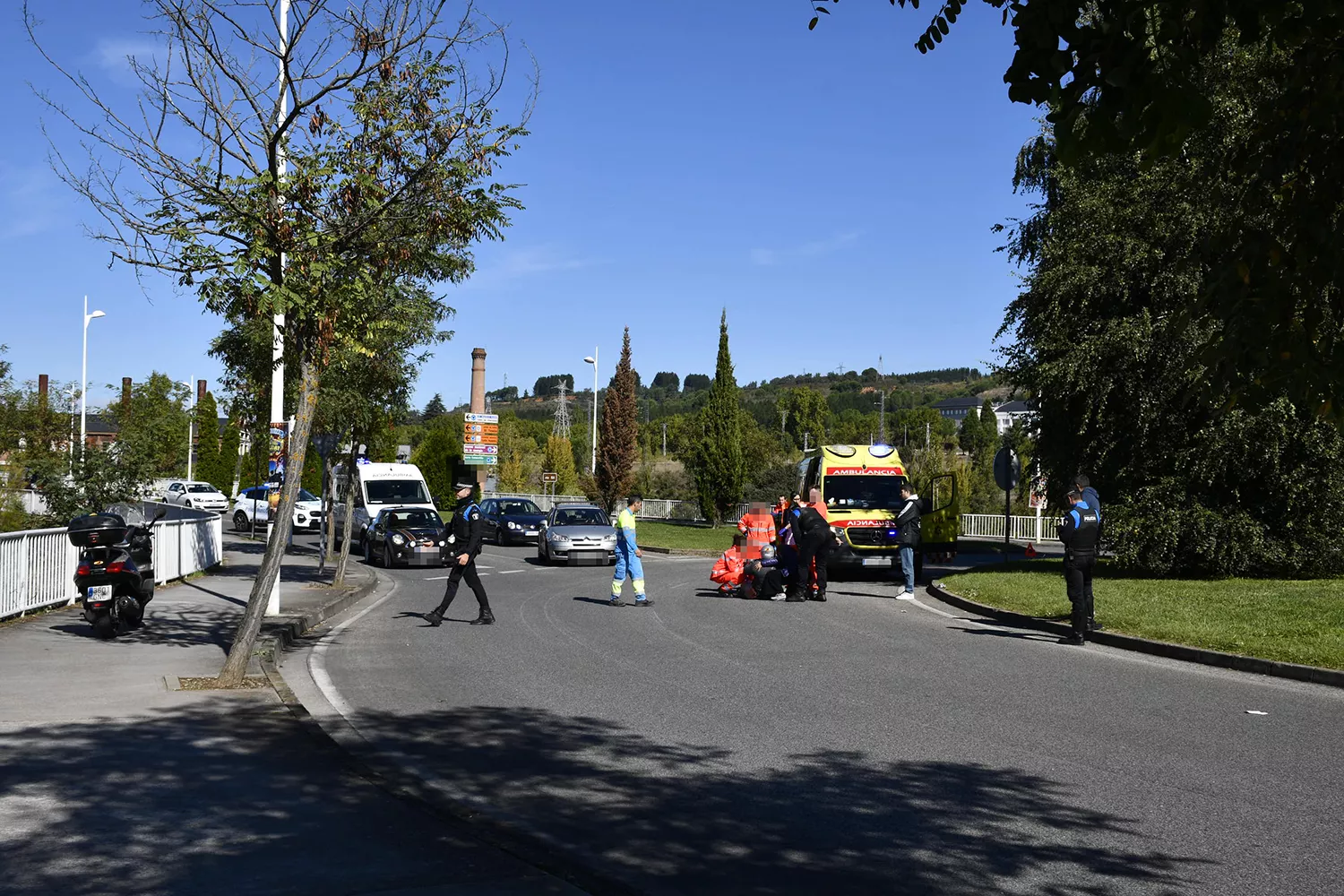 Herido un motorista tras una colisión con un turismo en la Avenida América de Ponferrada