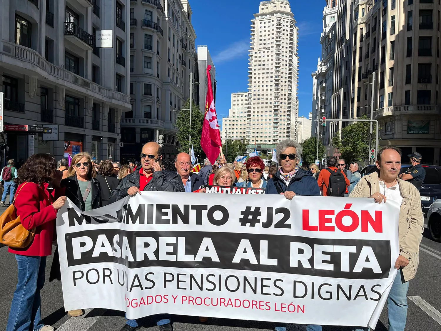 Abogados y procuradores del Bierzo reivindican en Madrid "unas pensiones dignas" | Imagen cedida a Infobierzo