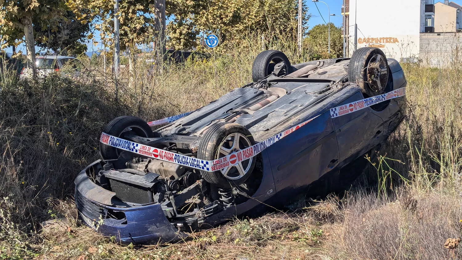 Rescatada de un turismo una mujer tras volcar en Ponferrada