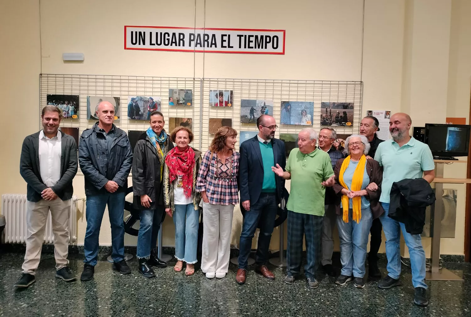 Ponferrada acoge una exposición con películas grabadas por alumnos y profesores del colegio La Borreca en los años 80