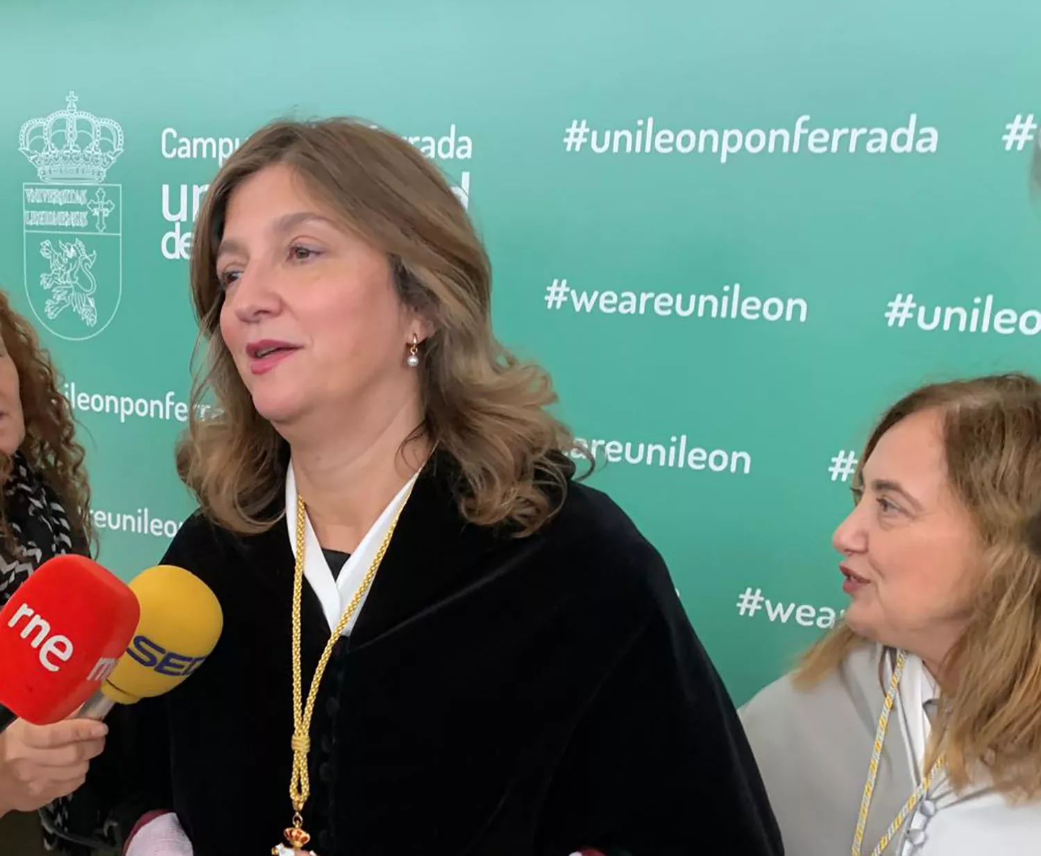 La rectora de ULE Nuria González y la vicerrectora del Campus de Ponferrada, Pilar Marqués