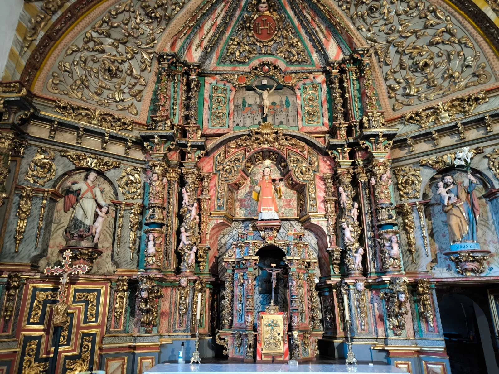 RODANILLO. Actual Iglesia de San Antolín. En la misma, aparece una pintura idéntica a la que se encontró tras el mural de la ermita (antigua Iglesia de San Salvador)