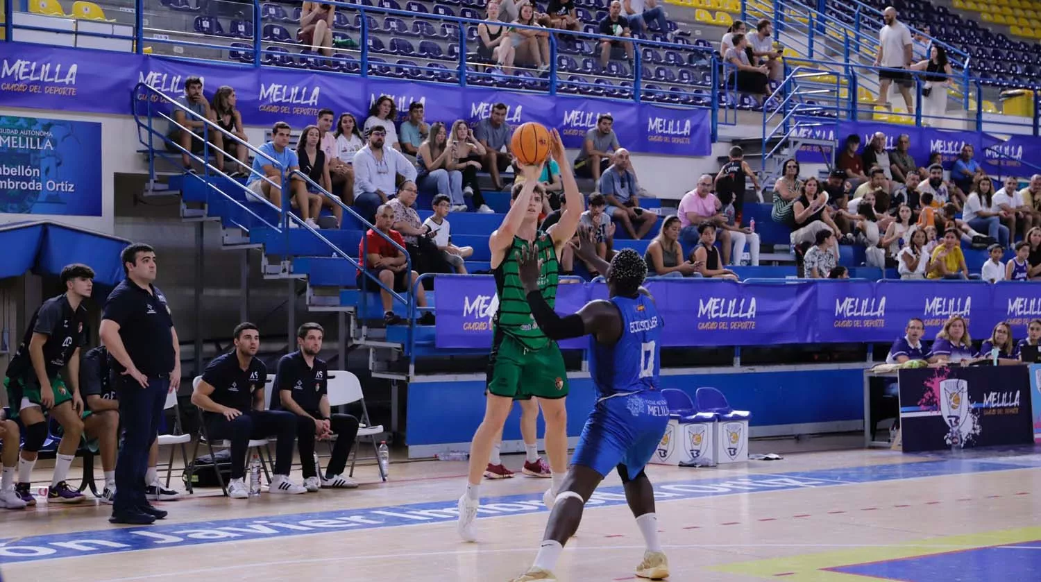 Baloncesto Clínica Ponferrada contra Melilla 